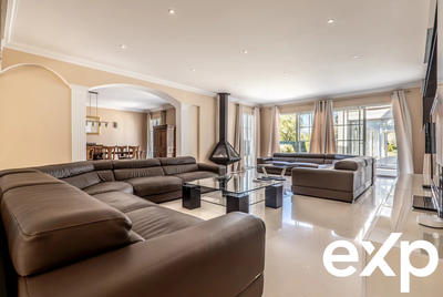 Maison contemporaine - 733 m² - 15 pièces