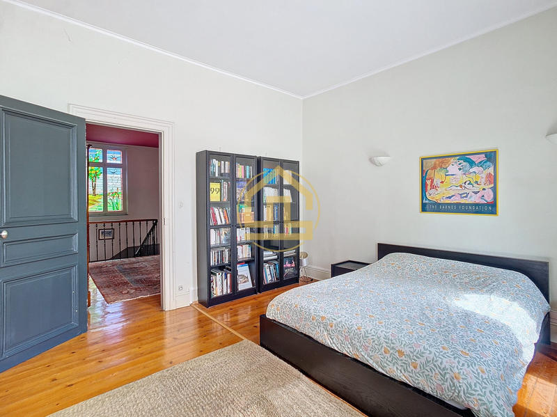 Maison - 292 m² - 9 pièces