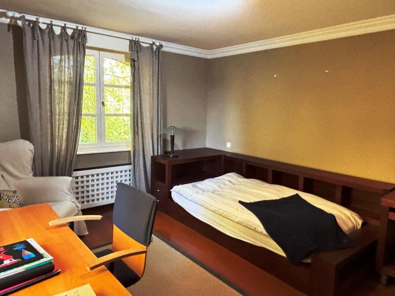 Maison - 275 m² - 12 pièces