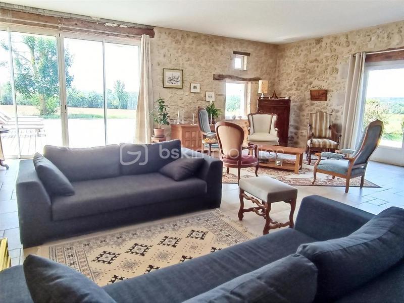 Demeure - 554 m² - 14 pièces