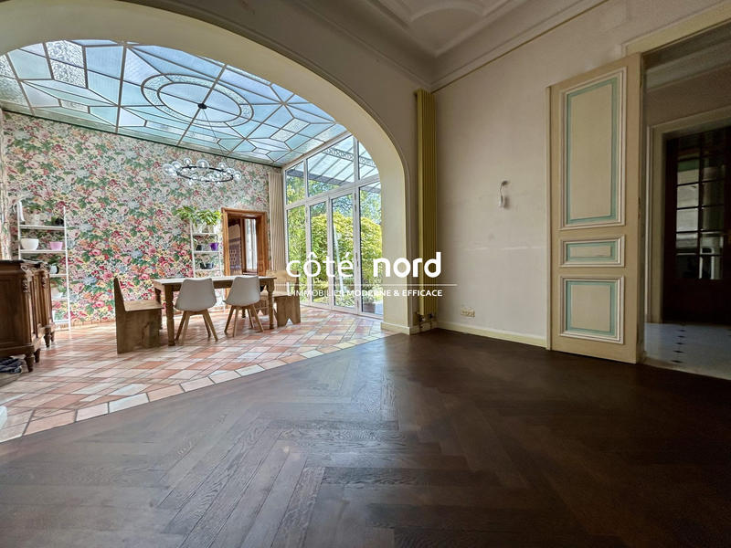 Maison - 350 m² - 11 pièces