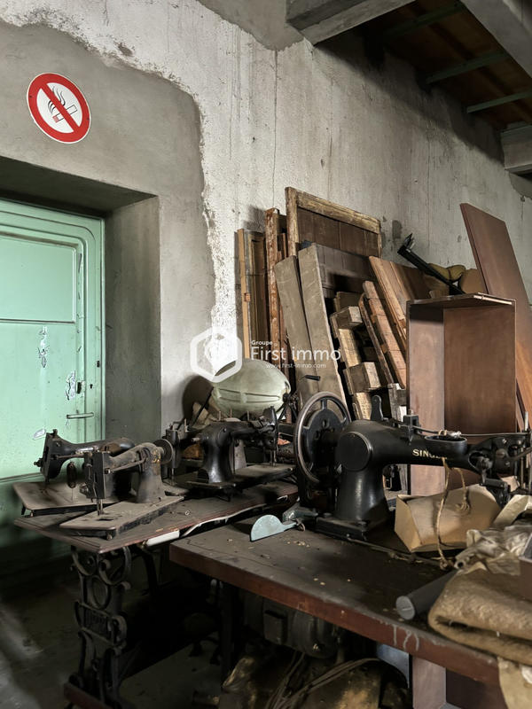 Maison ancienne - 700 m² - 4 pièces