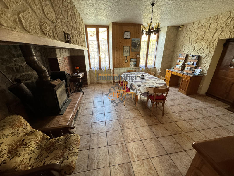 Maison - 310 m² - 12 pièces