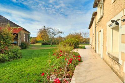 Maison - 240 m² - 8 pièces