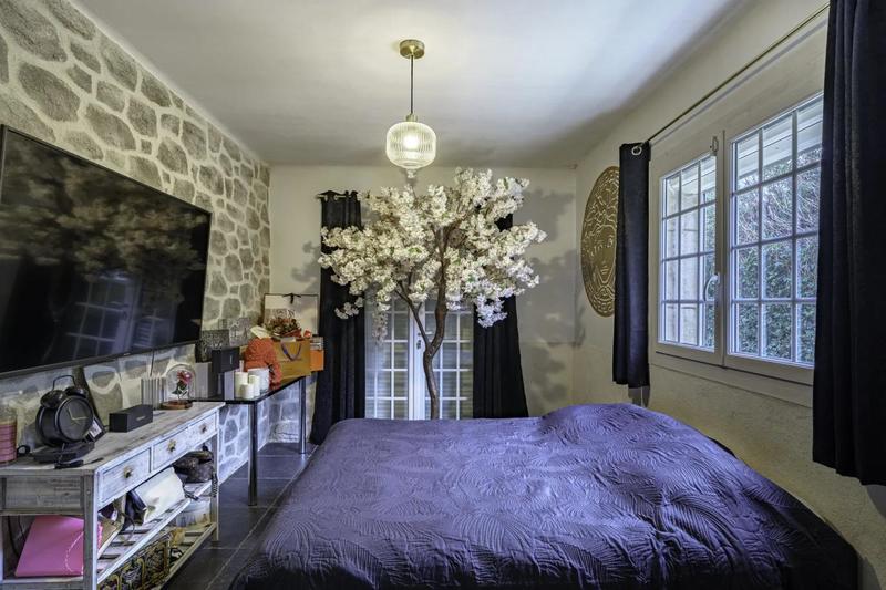 Maison - 340 m² - 11 pièces