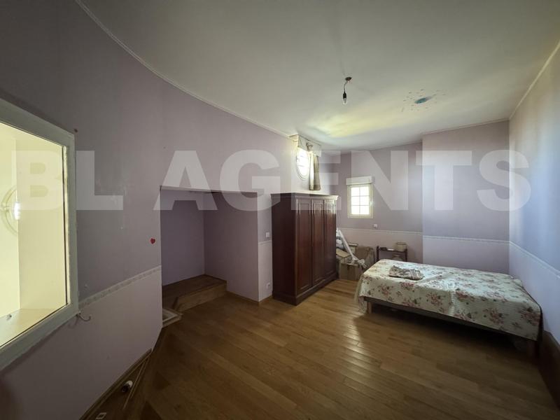 Maison - 300 m² - 8 pièces