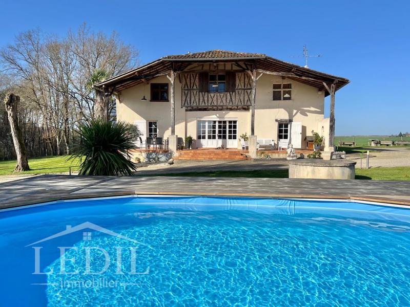 Maison - 300 m² - 5 pièces