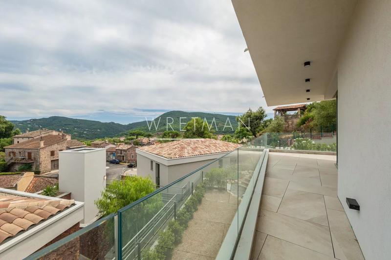 Appartement - 102 m² - 4 pièces