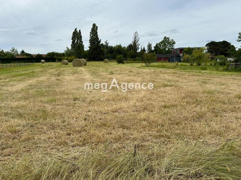 Terrain constructible - 1 380 m²