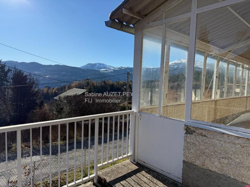 Maison - 250 m² - 6 pièces