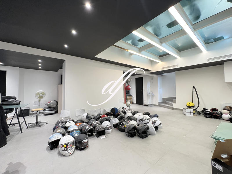 Fonds de commerce - Magasins - 109 m²