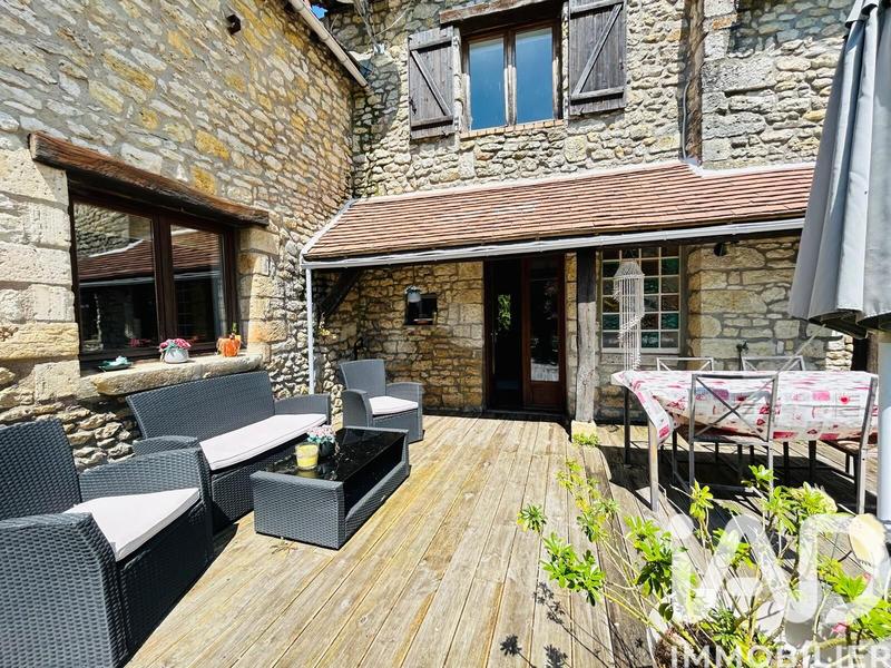 Maison - 236 m² - 7 pièces