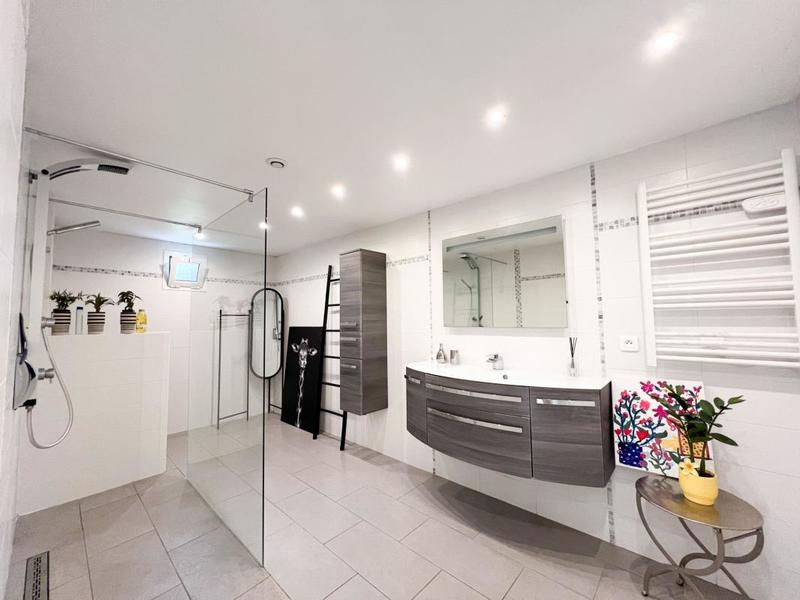 Villa - 257 m² - 6 pièces