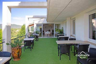 Maison - 351 m² - 16 pièces