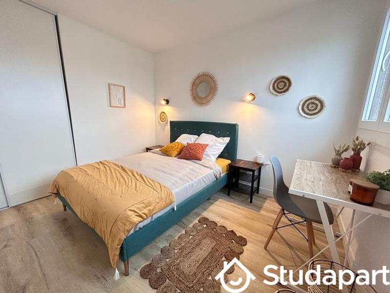 Chambre - 13 m² - 1 pièce