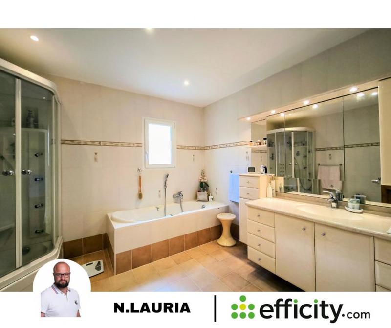 Maison - 240 m² - 6 pièces