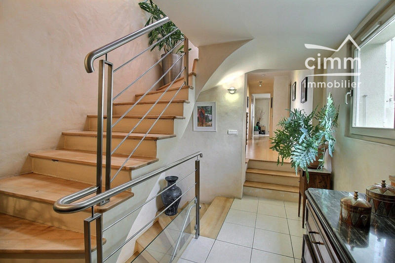 Maison - 273 m² - 10 pièces