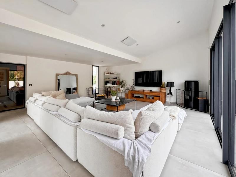 Maison - 236 m² - 7 pièces