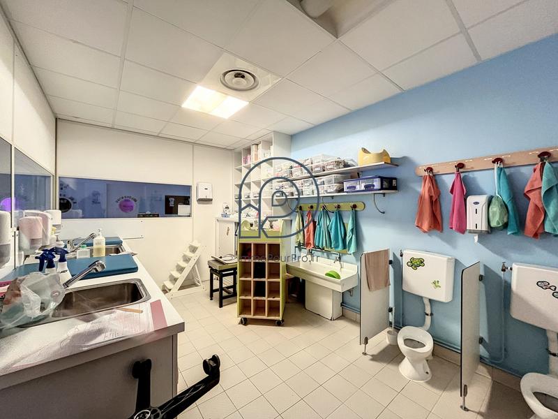 Local d'activités - 218 m²