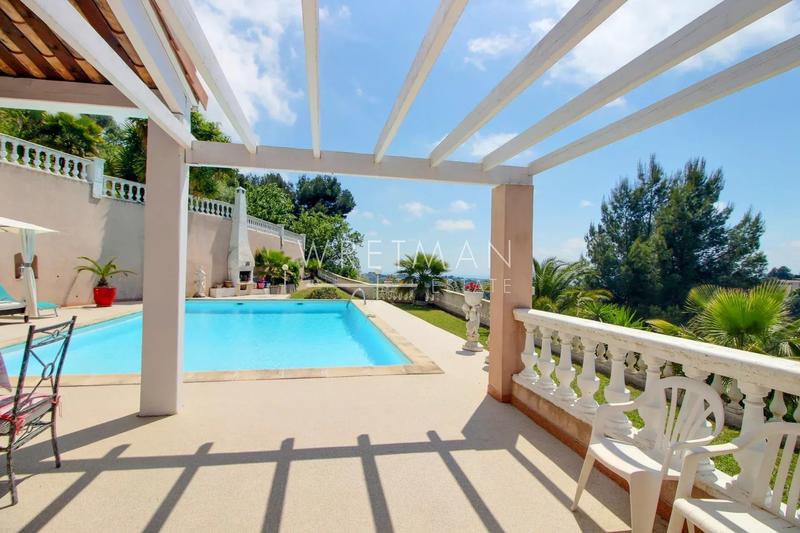 Maison - 256 m² - 8 pièces