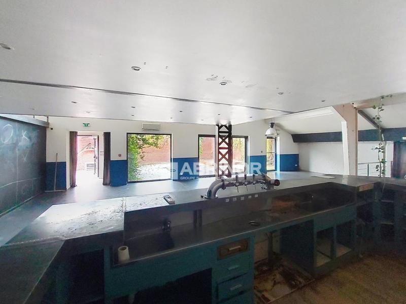 Services - 220 m² - 4 pièces