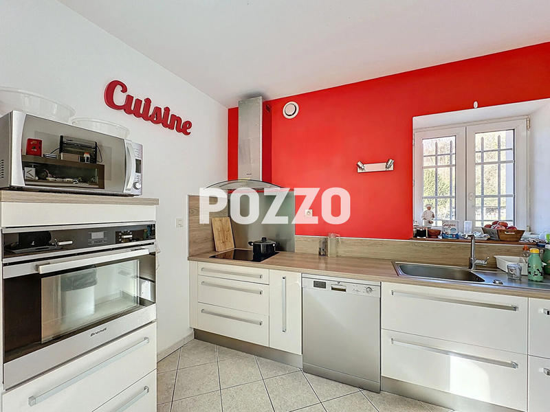 Maison - 225 m² - 10 pièces