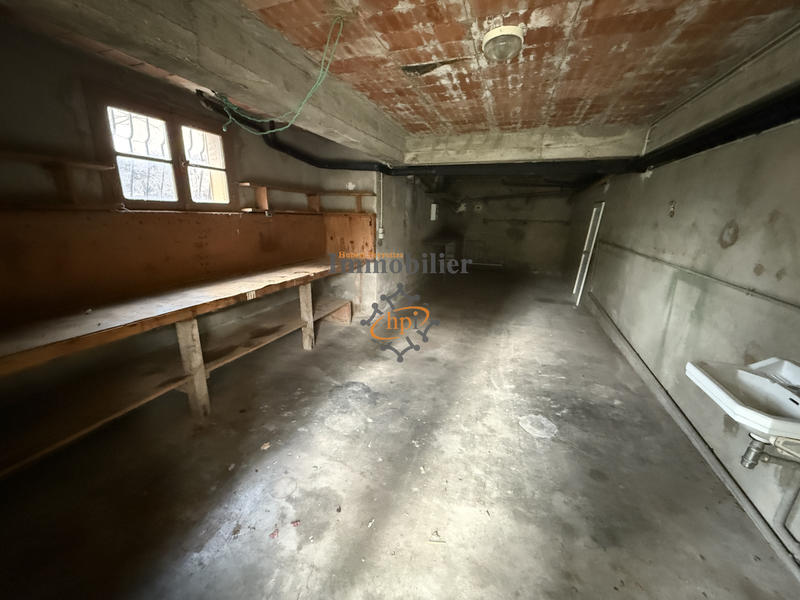 Maison - 230 m² - 8 pièces