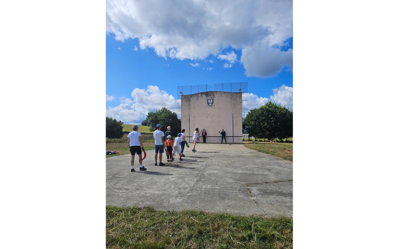 Randonnée accompagnée Mendi Gaiak : rando-pelote sur les collines