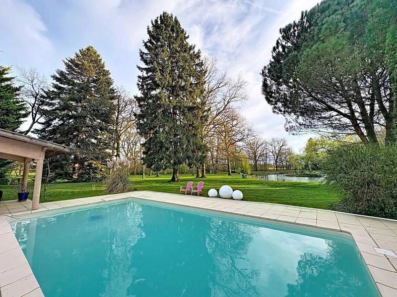 Maison - 213 m² - 6 pièces