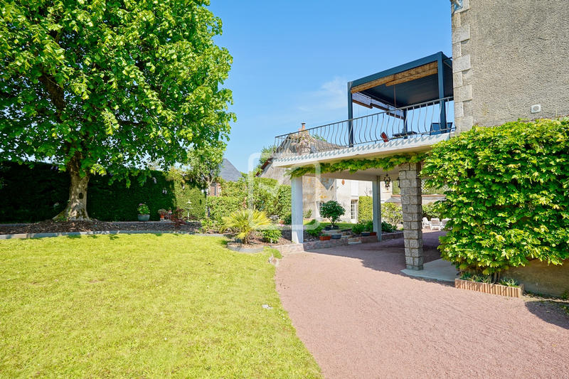 Maison - 310 m² - 12 pièces