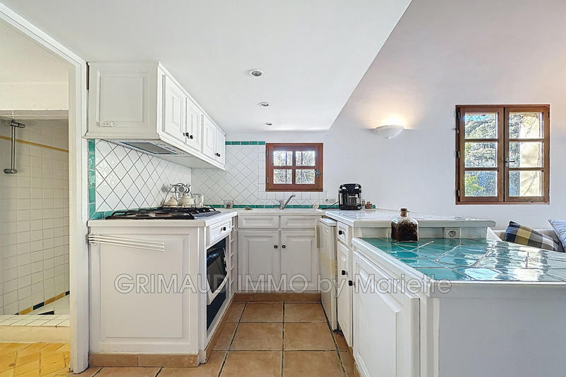 Maison - 250 m² - 8 pièces