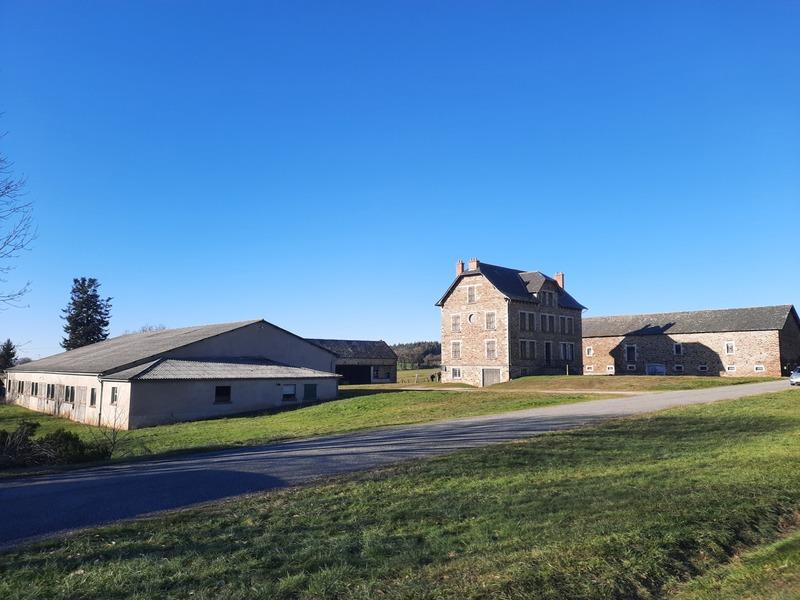 Corps de ferme - 240 m² - 7 pièces