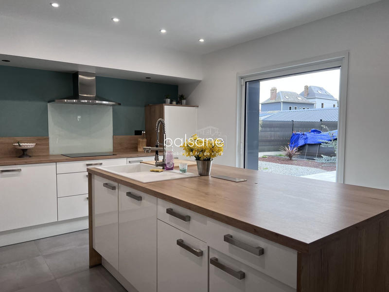 Maison - 185 m² - 9 pièces