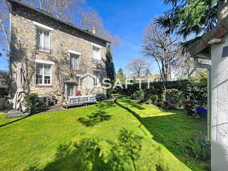 Maison - 220 m² - 6 pièces