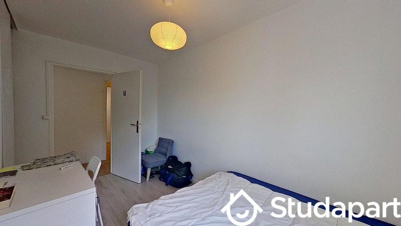 Chambre - 90 m² - 1 pièce