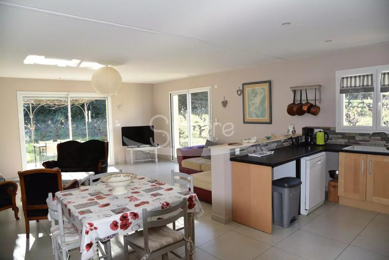 Propriété - 223 m² - 10 pièces