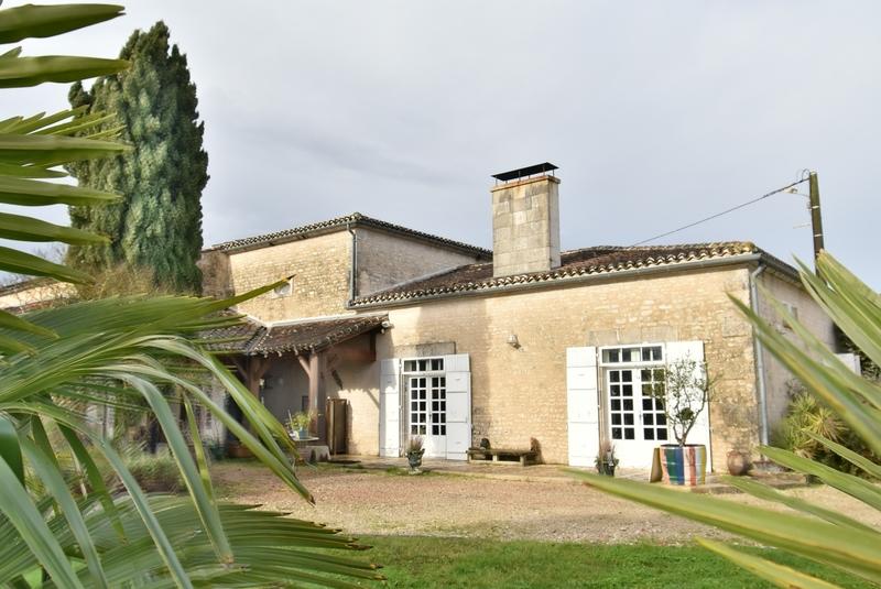 Maison en pierre - 162 m² - 4 pièces