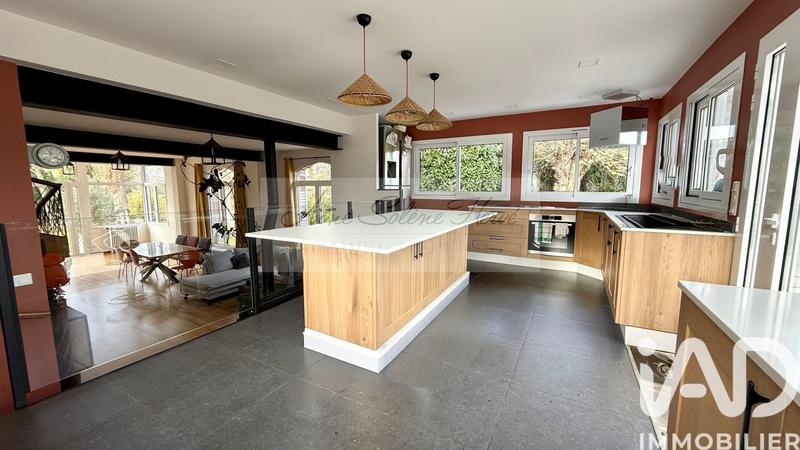 Maison - 195 m² - 6 pièces