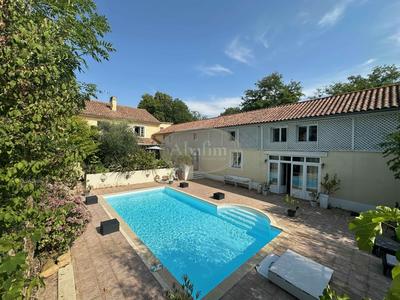 Maison - 384 m² - 15 pièces