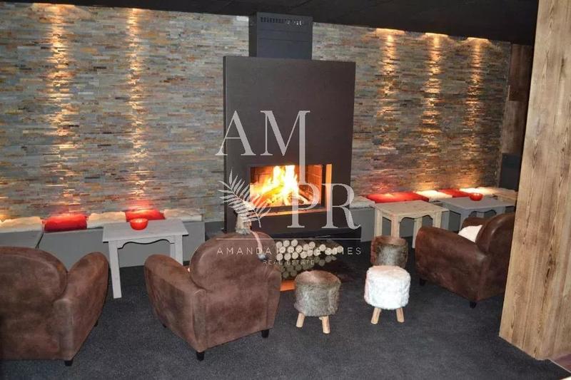 Châlet - 900 m² - 14 pièces