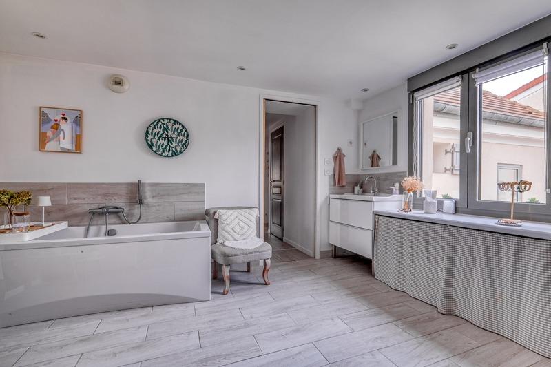 Maison - 142 m² - 6 pièces