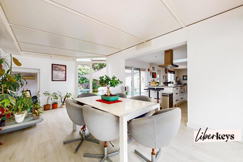 Maison - 180 m² - 5 pièces