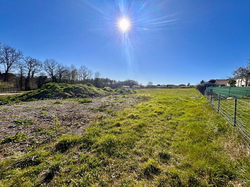 Terrain constructible - 2 000 m²