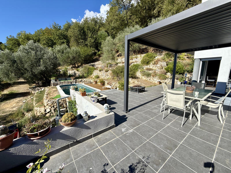 Maison - 300 m² - 7 pièces