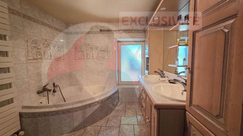 Maison - 450 m² - 11 pièces