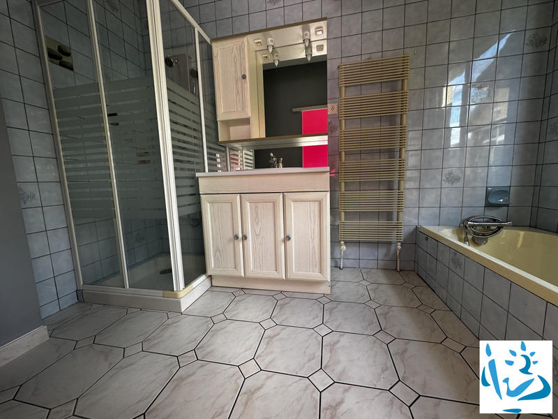 Maison - 180 m² - 8 pièces