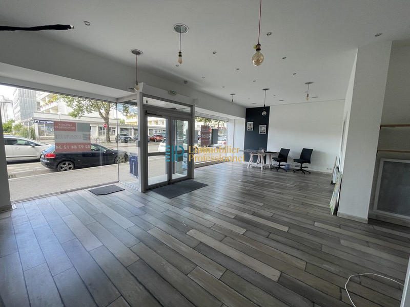 Local commercial - 84 m² - 3 pièces