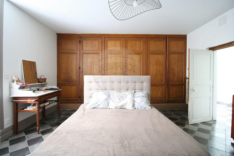 Maison - 280 m² - 8 pièces