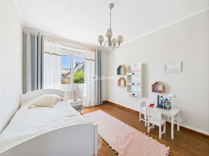 Maison - 180 m² - 8 pièces