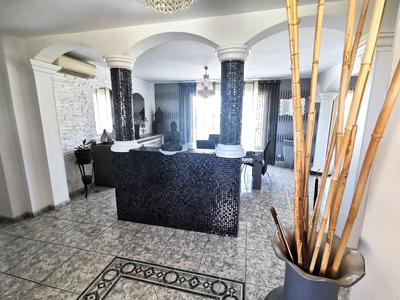 Maison - 181 m² - 7 pièces